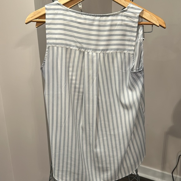 Like new blouse - Picture 5 of 5